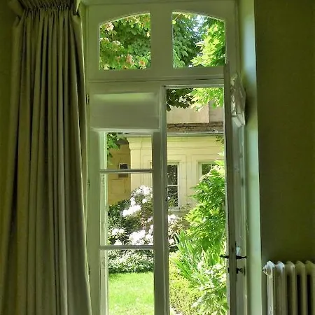 Les De L'abbaye Bed & Breakfast 3*