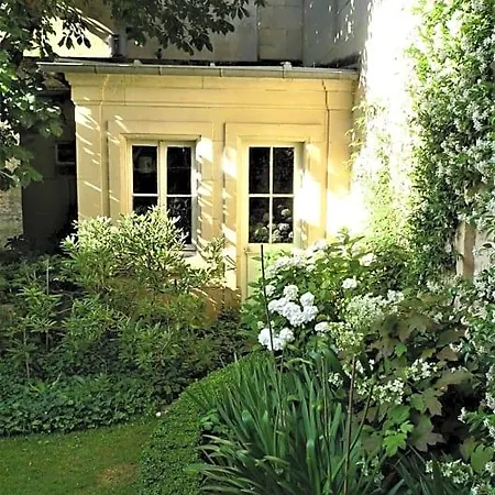 Les De L'abbaye Bed and Breakfast 3*
