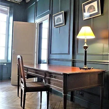 Les De L'abbaye Bed and Breakfast 3*