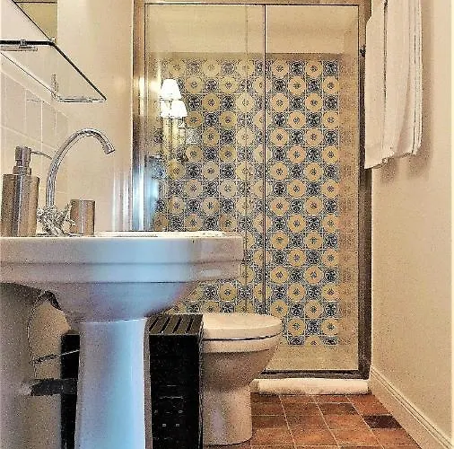 Les De L'abbaye Bed & Breakfast Caen