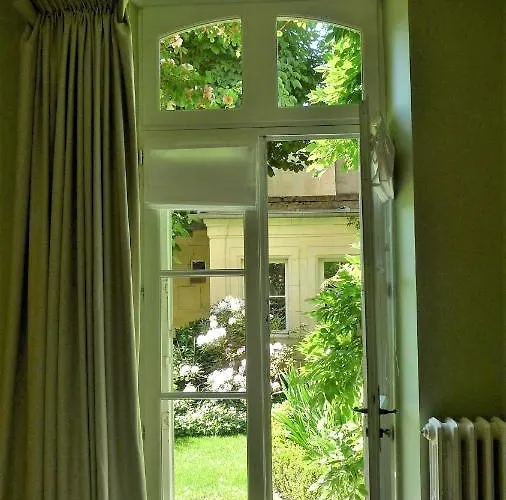 Les De L'abbaye Bed & Breakfast 3*